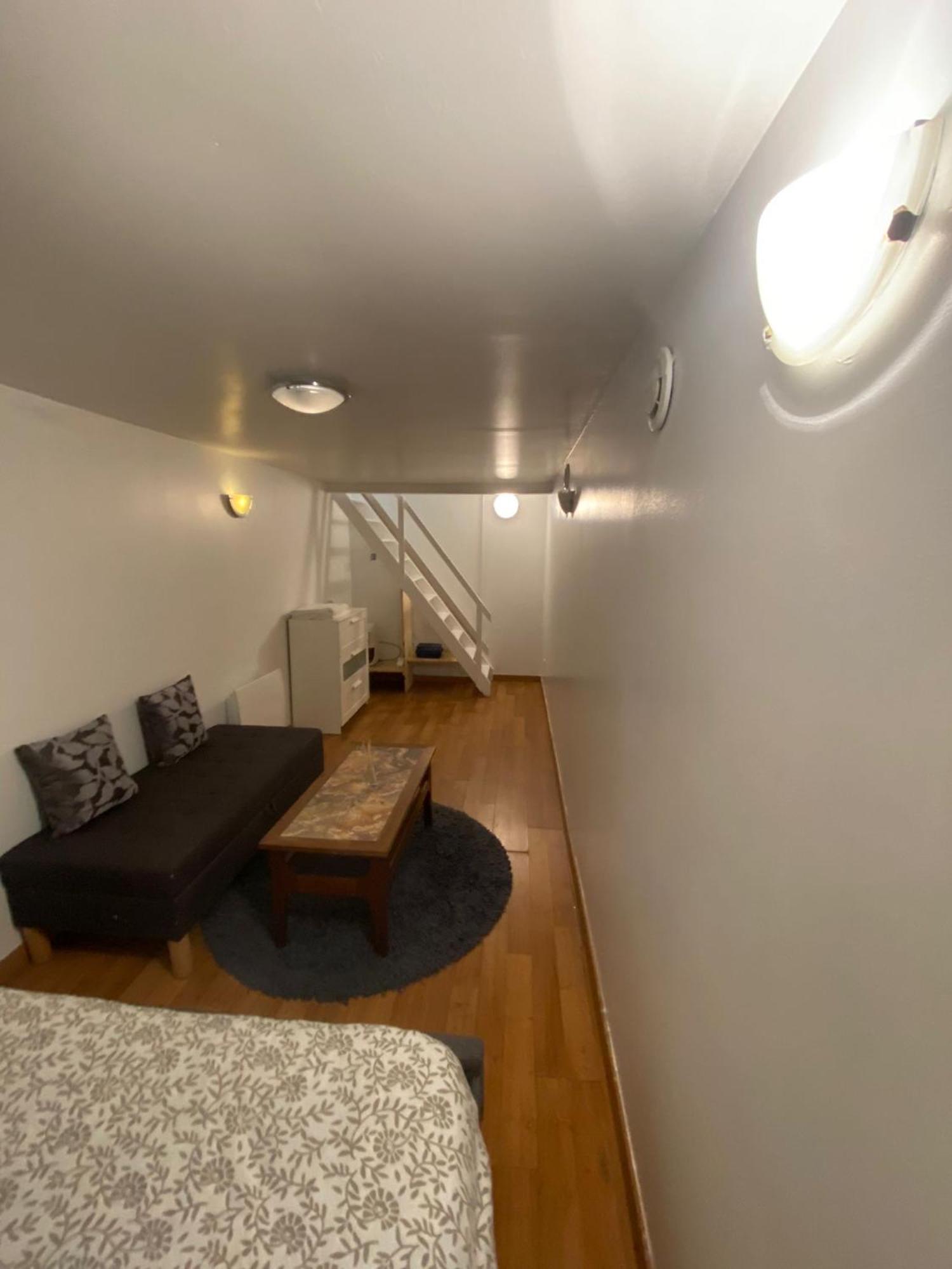 Agreable Appartement In Montmartre Paris Exterior photo