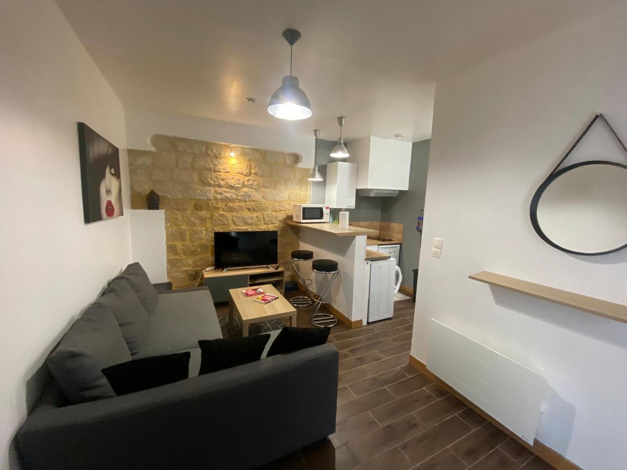 Agreable Appartement In Montmartre Paris Exterior photo