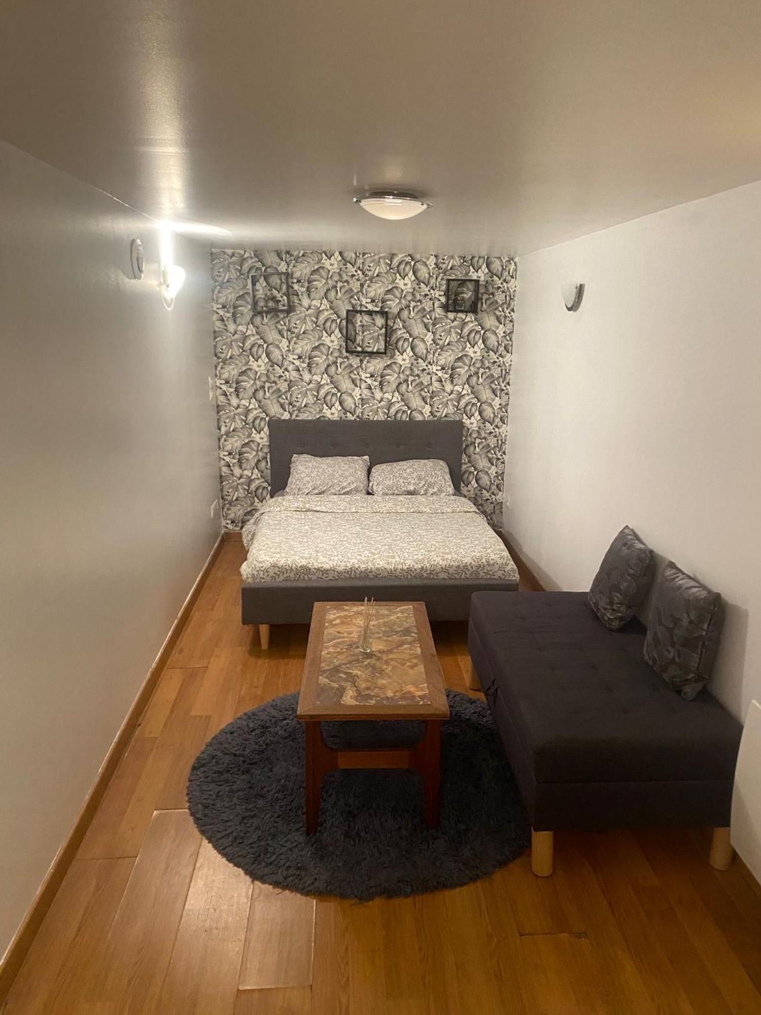 Agreable Appartement In Montmartre Paris Exterior photo