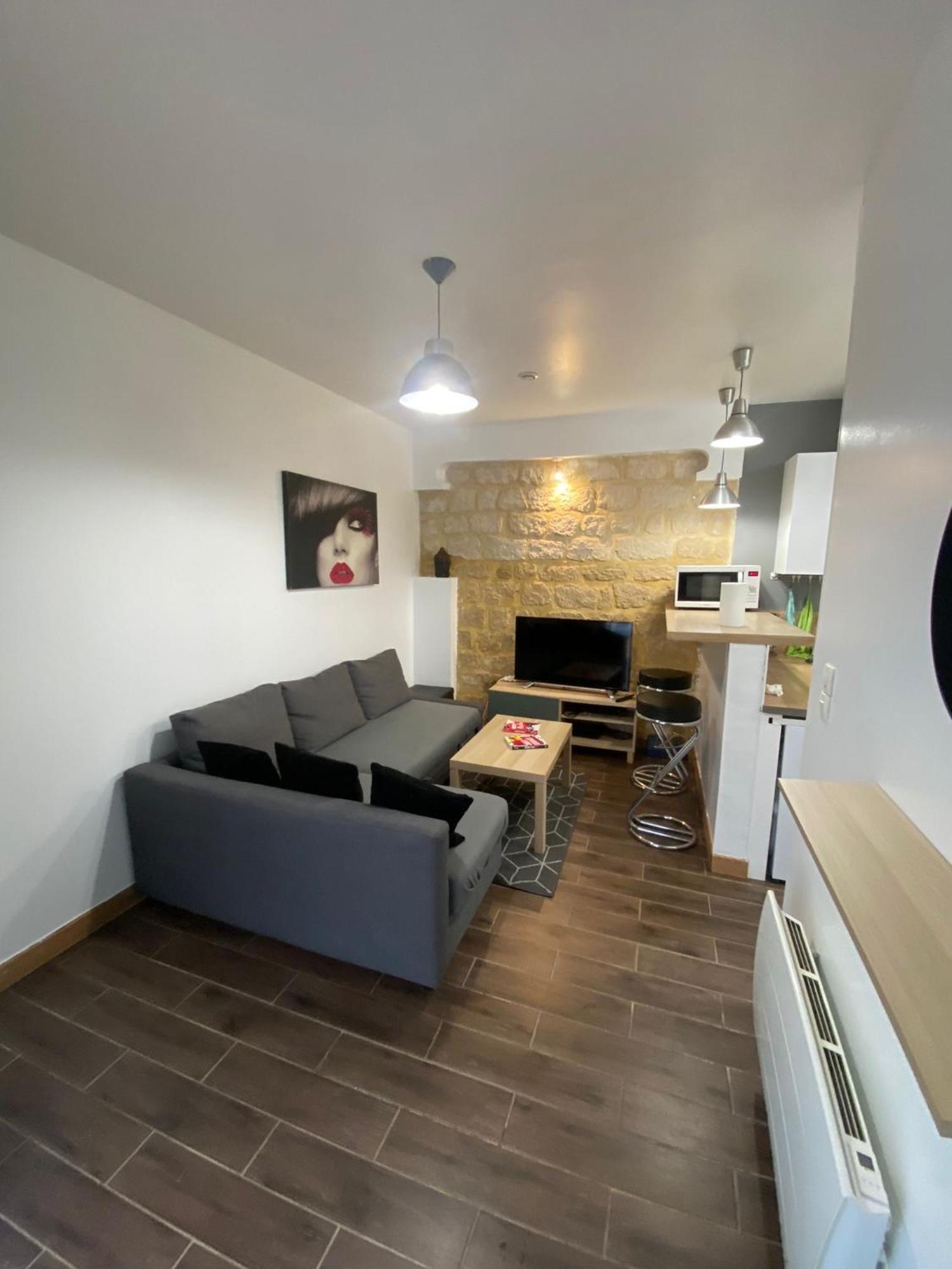 Agreable Appartement In Montmartre Paris Exterior photo