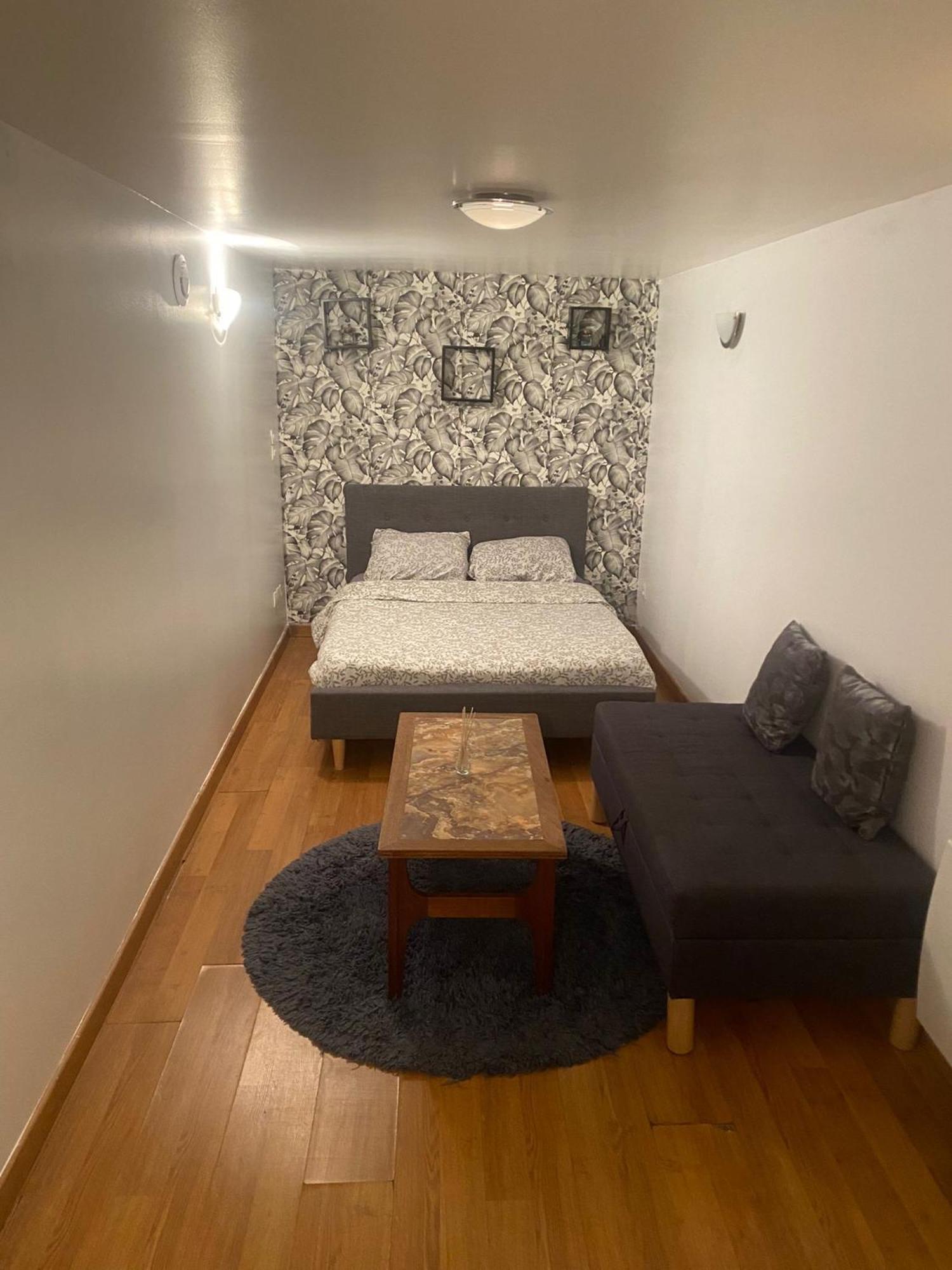 Agreable Appartement In Montmartre Paris Exterior photo